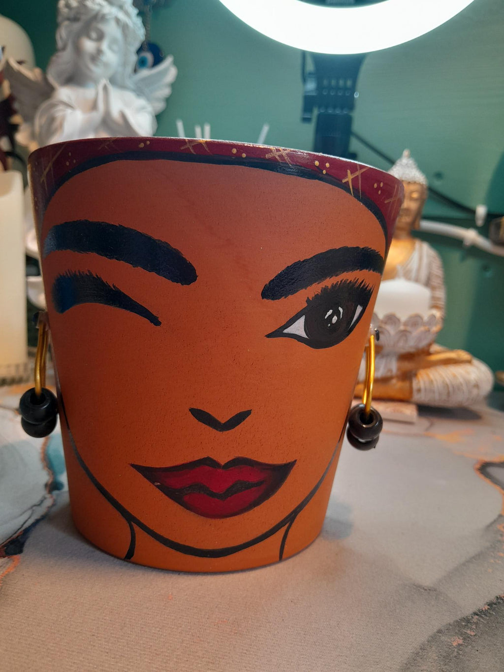 Pot Terre Cuite Peint — Portrait Clin d'Œil