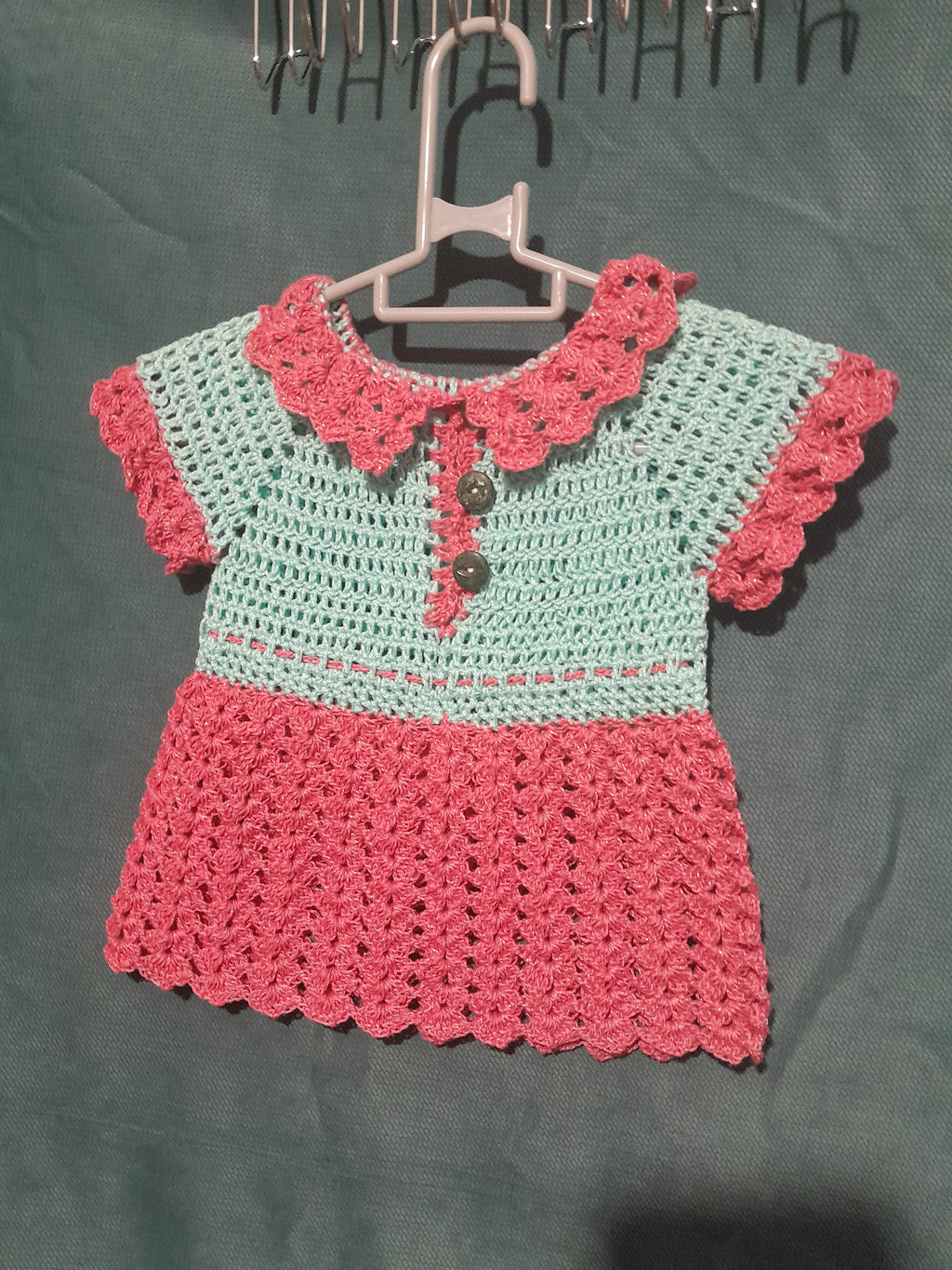 Robe Bébé Crochet Fraise Pailletée — Collerette 1-3 Mois
