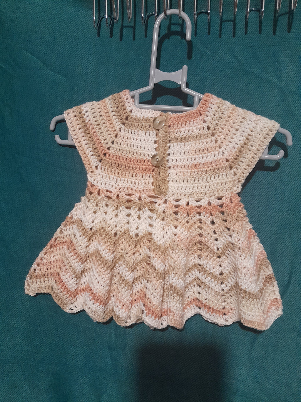 Robe Bébé Crochet Triangle Pyramide — Beige Saumon 1 Mois