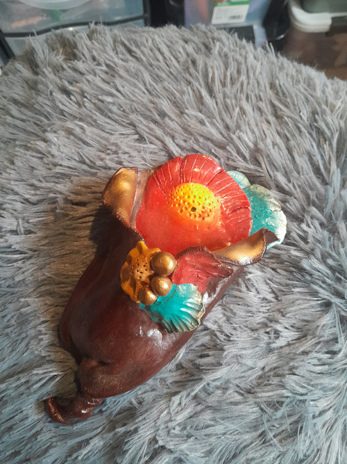 Cornet torsadé marron et grandes fleurs