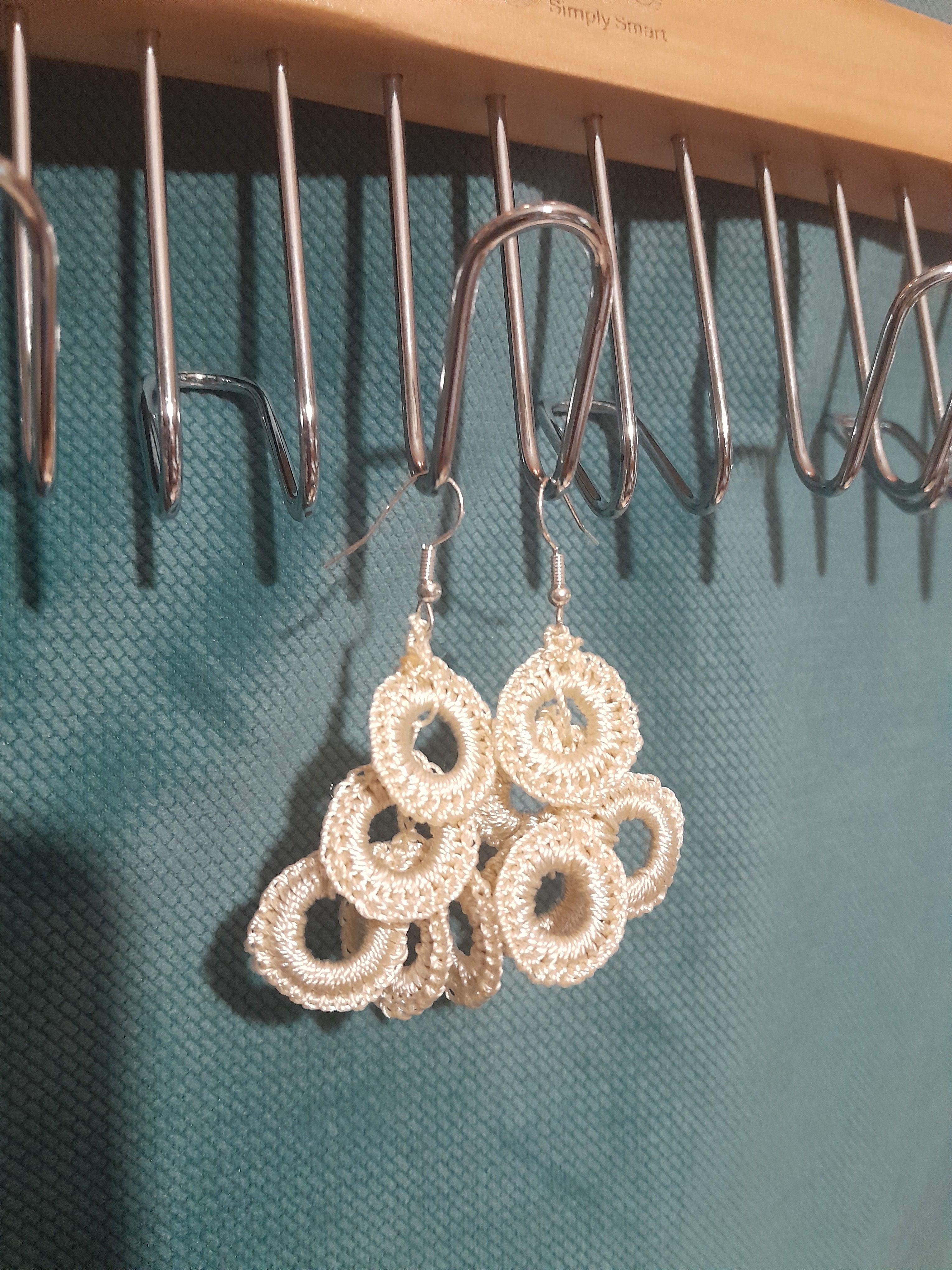 Boucles d'Oreilles Crochet — Anneaux Entrelacés Beige