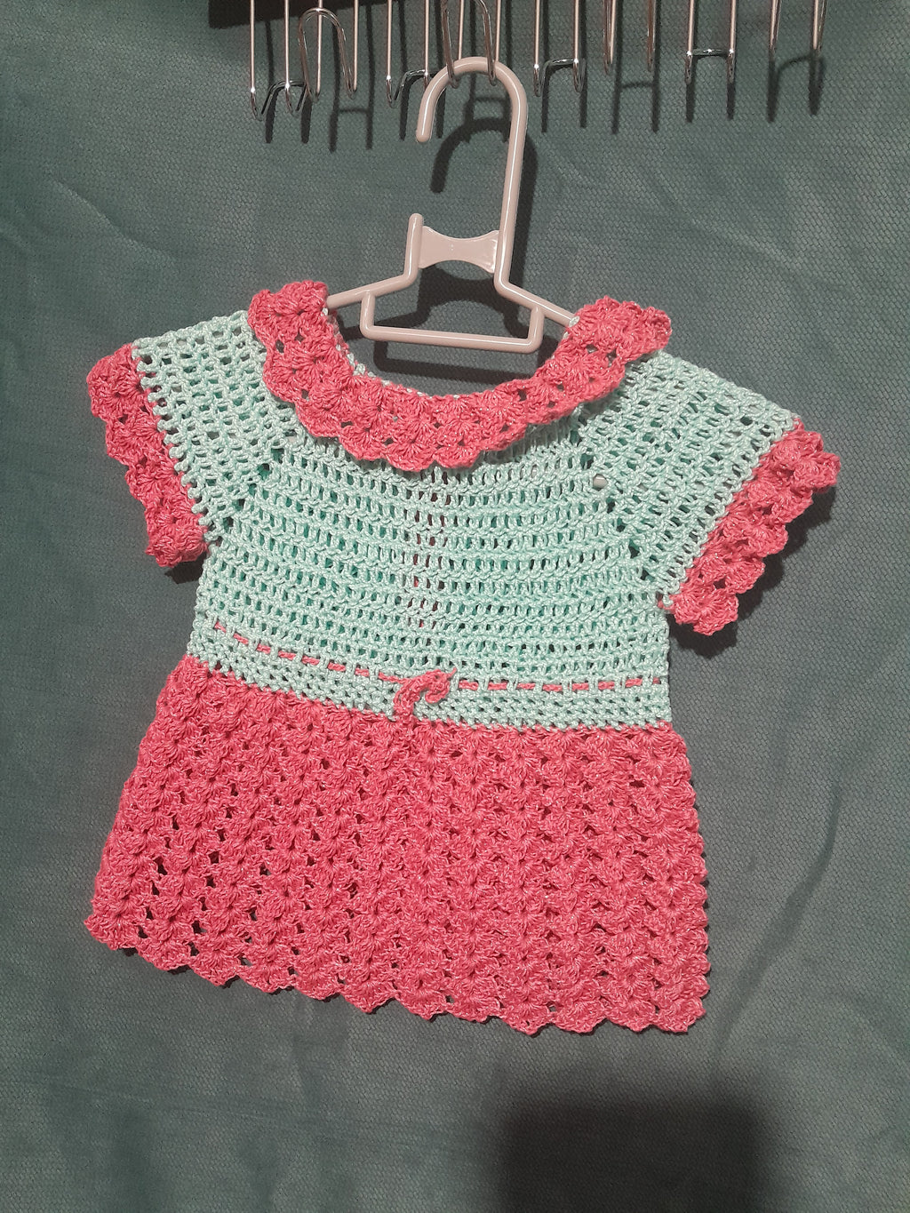 Robe Bébé Crochet Fraise Pailletée — Collerette 1-3 Mois