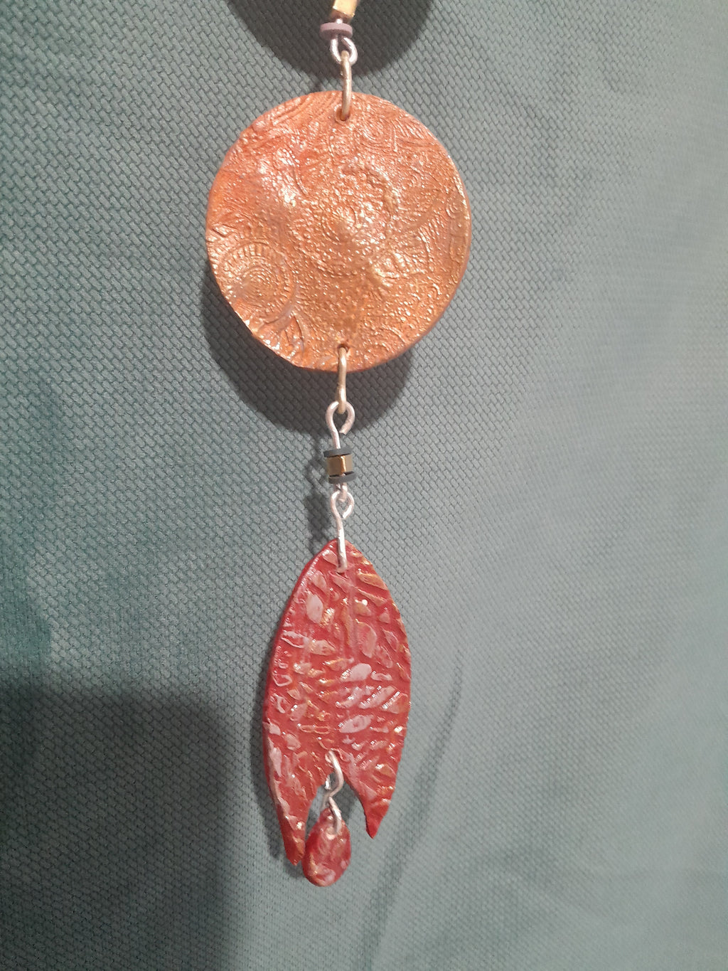 Suspension Déco Modelage — Rouge Orange Perles Carrées