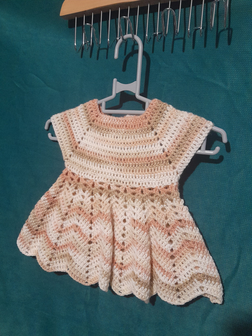 Robe Bébé Crochet Triangle Pyramide — Beige Saumon 1 Mois